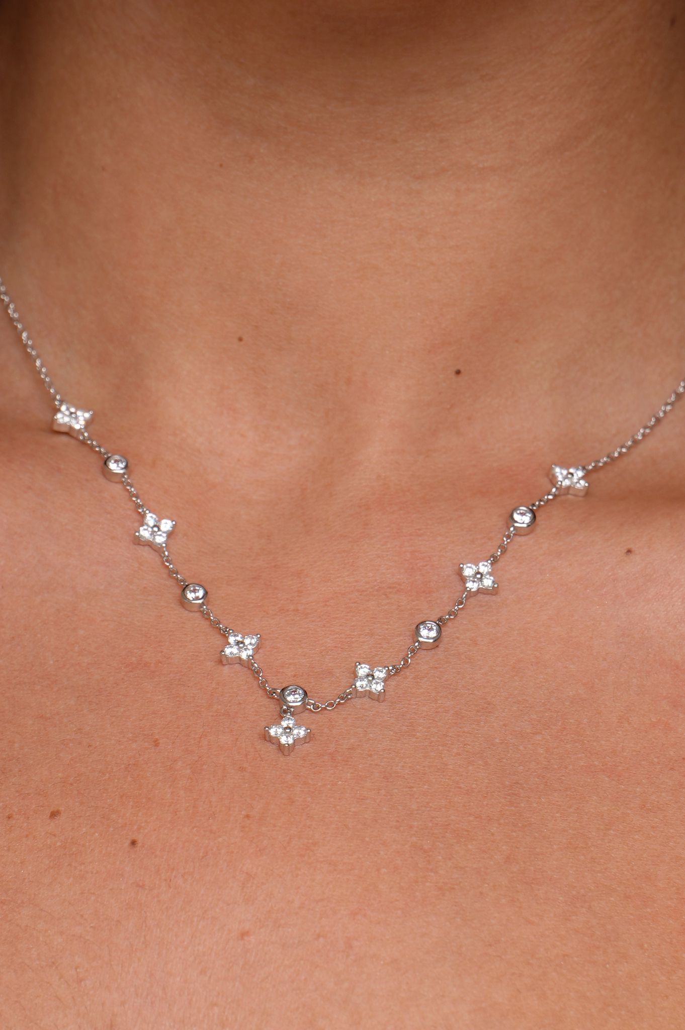 COLLIER LYNA